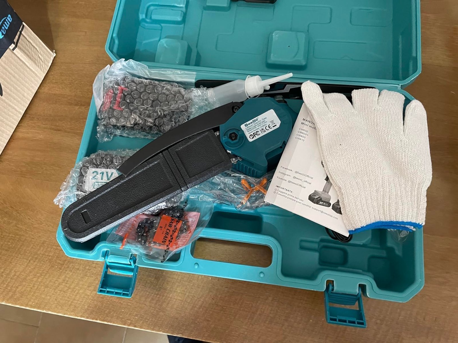 Rece-2-motosega-1-1.jpg Rece-2-motosega-1-1.jpg